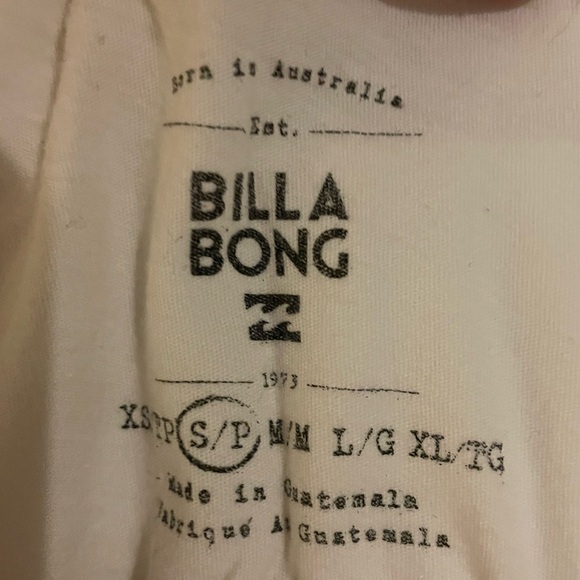 2 for $40 ⭐️ NWOT Billabong loose fitting semi crop. Size small. - Picture 2 of 2